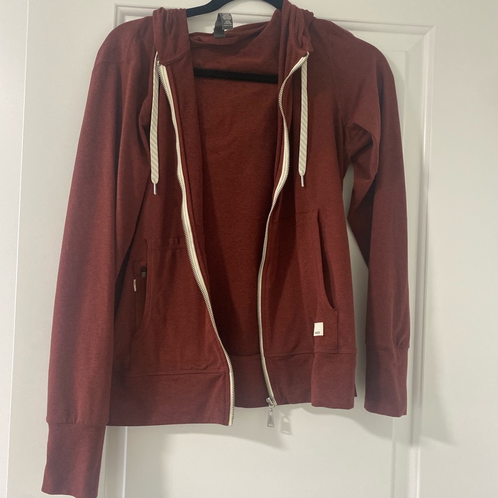 Like new! Vuori Halo performance hoodie
